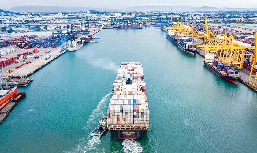 La flota de Singapur alcanza 2,861 buques de más de 1.000 toneladas de registro bruto y es la cuarta mayor del mundo, de acuerdo con un informe de la Organización Mundial de Comercio (OMC). Singapore's fleet reaches 2,861 vessels over 1,000 gross registered tonnes and is the fourth largest in the world, according to a report by the World Trade Organization (WTO).