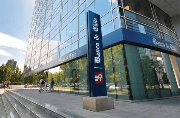 Al 30 de septiembre de 2021, los seis principales bancos de Chile representaban 86.9% de todos los préstamos vigentes. As of September 30, 2021, the six main banks in Chile represented 86.9% of all outstanding loans.