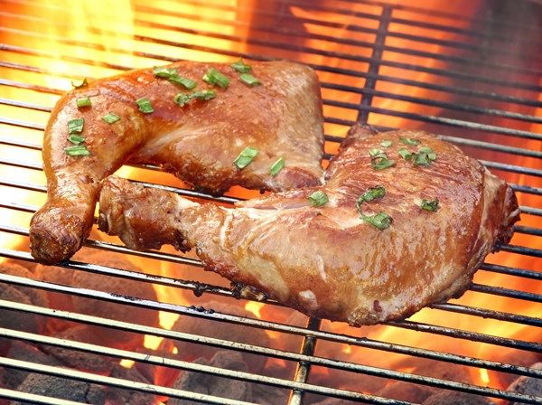 Los productores de pollo más grandes de México incluyen Industrias Bachoco, Pilgrim's Pride, Grupo San Antonio y Buenaventura Grupo Pecuario. Mexico's largest chicken producers include Industrias Bachoco, Pilgrim's Pride, Grupo San Antonio, and Buenaventura Grupo Pecuario.