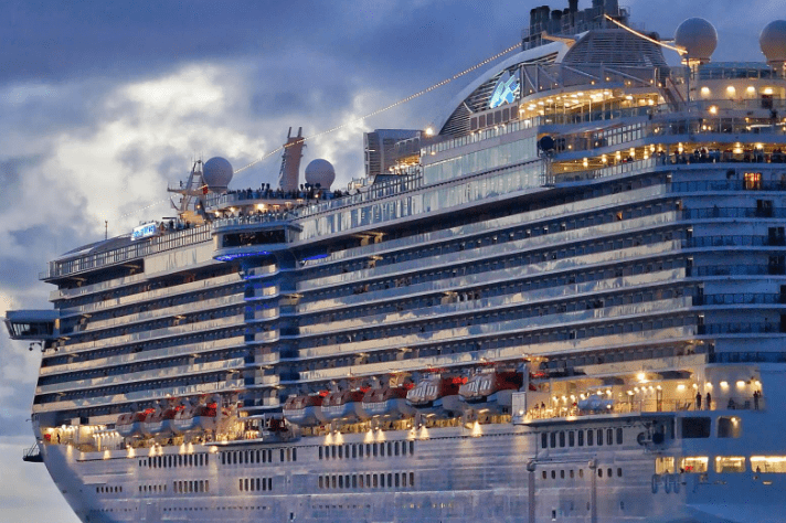 El gobierno de Estados Unidos procesó más de 400,000 viajeros en siete puertos marítimos durante el año fiscal de 2021. The US government processed more than 400,000 travelers at seven seaports during fiscal year 2021.