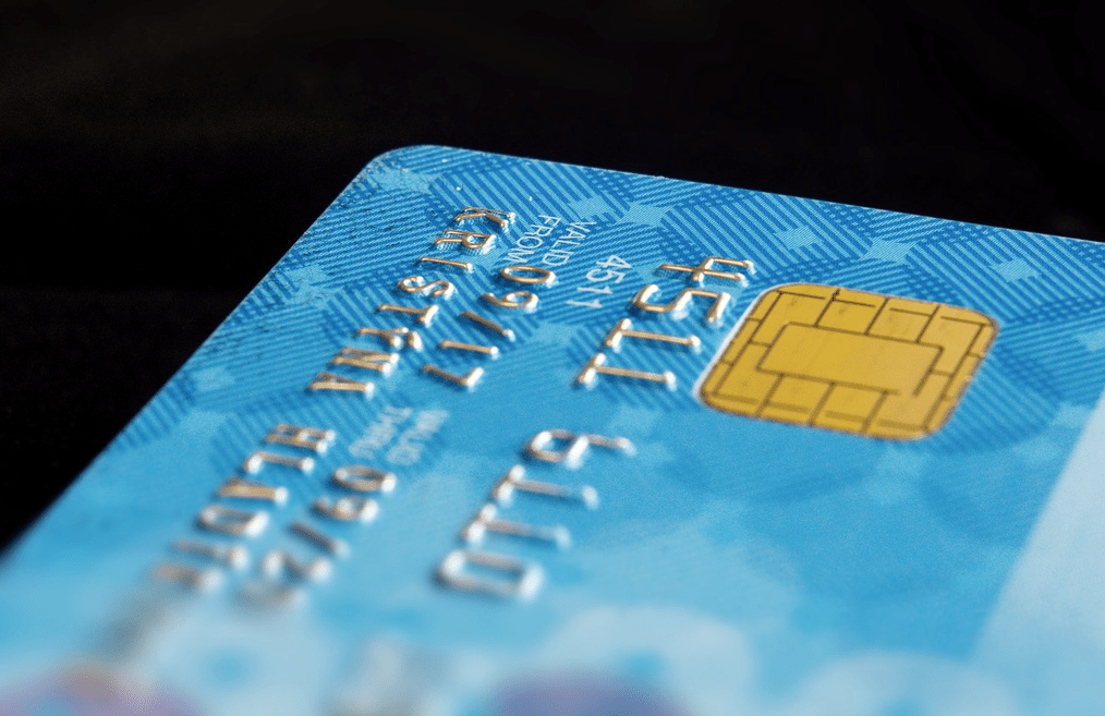 La Cofece informó que jueves que investiga los servicios relacionados con transacciones efectuadas con tarjetas de crédito. Cofece reported that on Thursday it is investigating services related to credit card transactions.