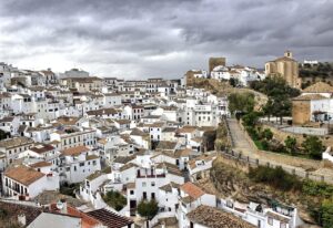 Comprar una propiedad en España: Consejos legales para evitar errores costosos en los contratos