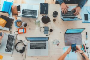 Exportar servicios desde México exige una presencia digital que resista la comparación con cualquier mercado del mundo